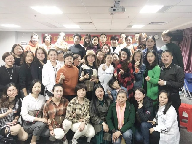 （乐添国际第三期中级训大合照）